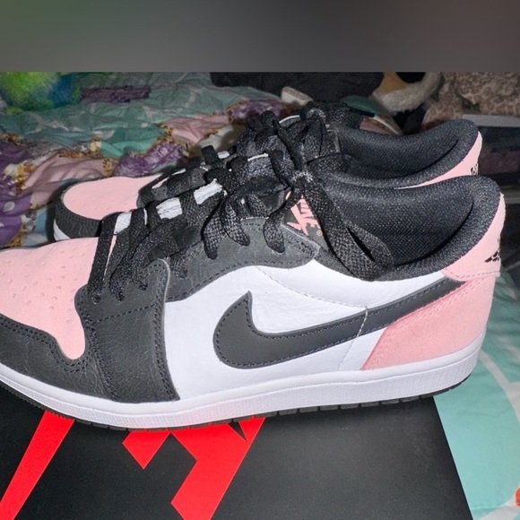 Jordan 1 Low Retro - Bleached Coral - Picture 2 of 6